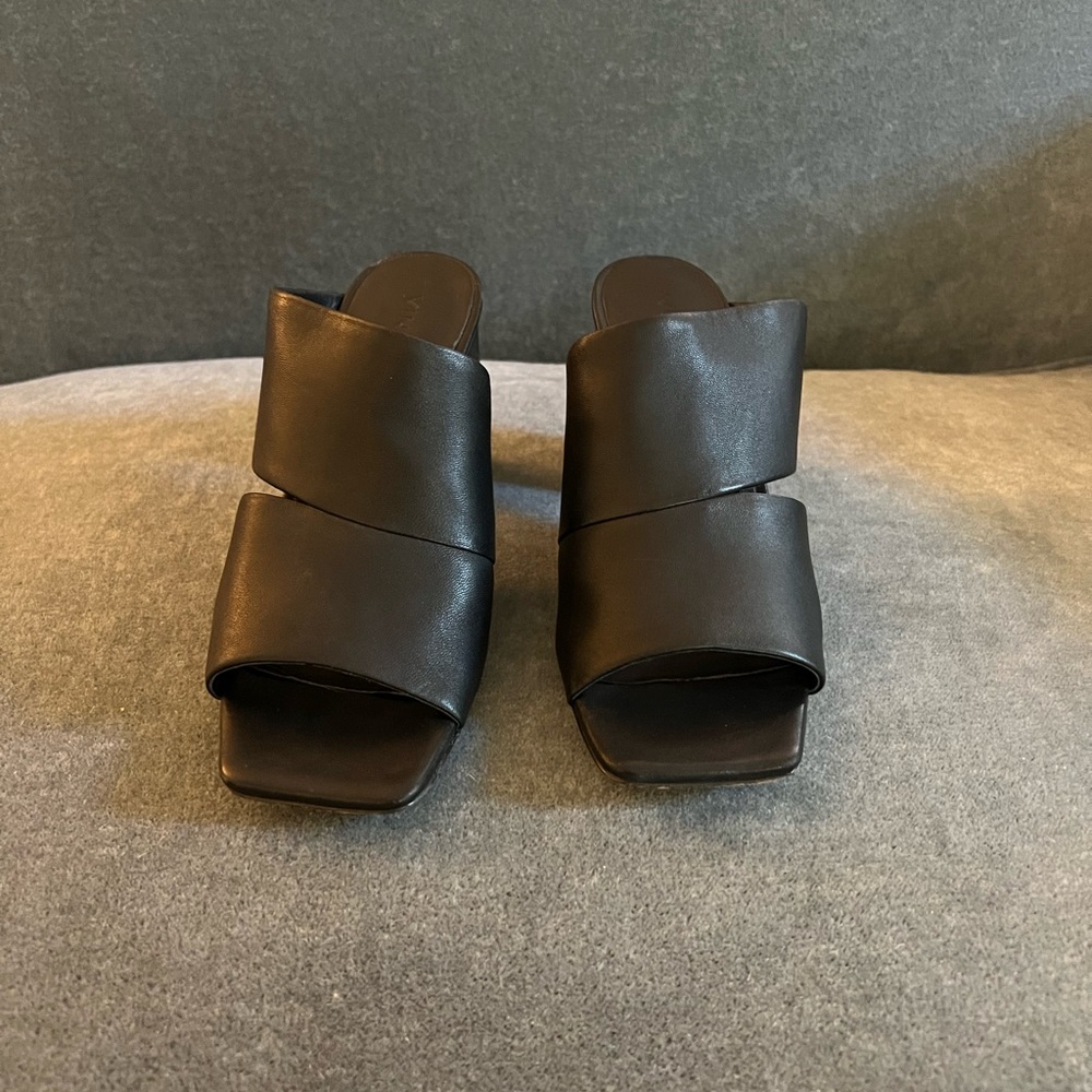 VINCE Nelda Mules